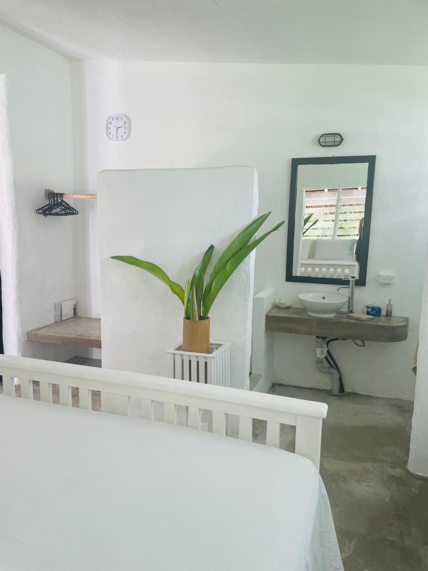 לינה וארוחת בוקר Eton Banana Bay Beach Club מראה חיצוני תמונה