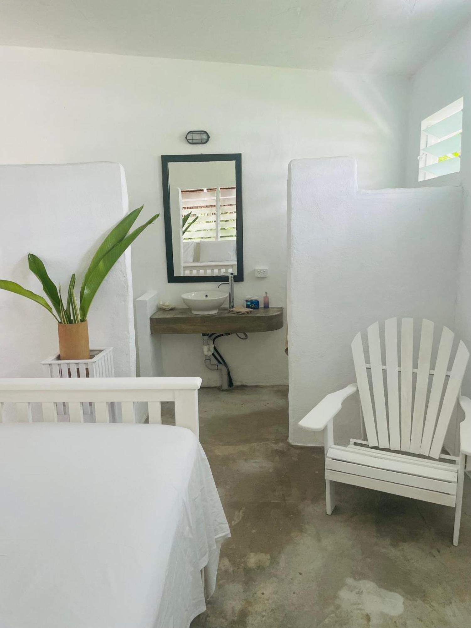 לינה וארוחת בוקר Eton Banana Bay Beach Club מראה חיצוני תמונה